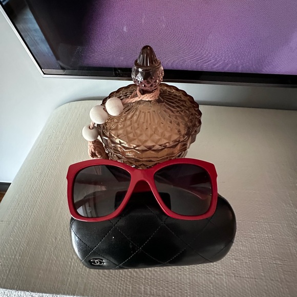 Chanel interlocking cc logo cat eye sunglasses